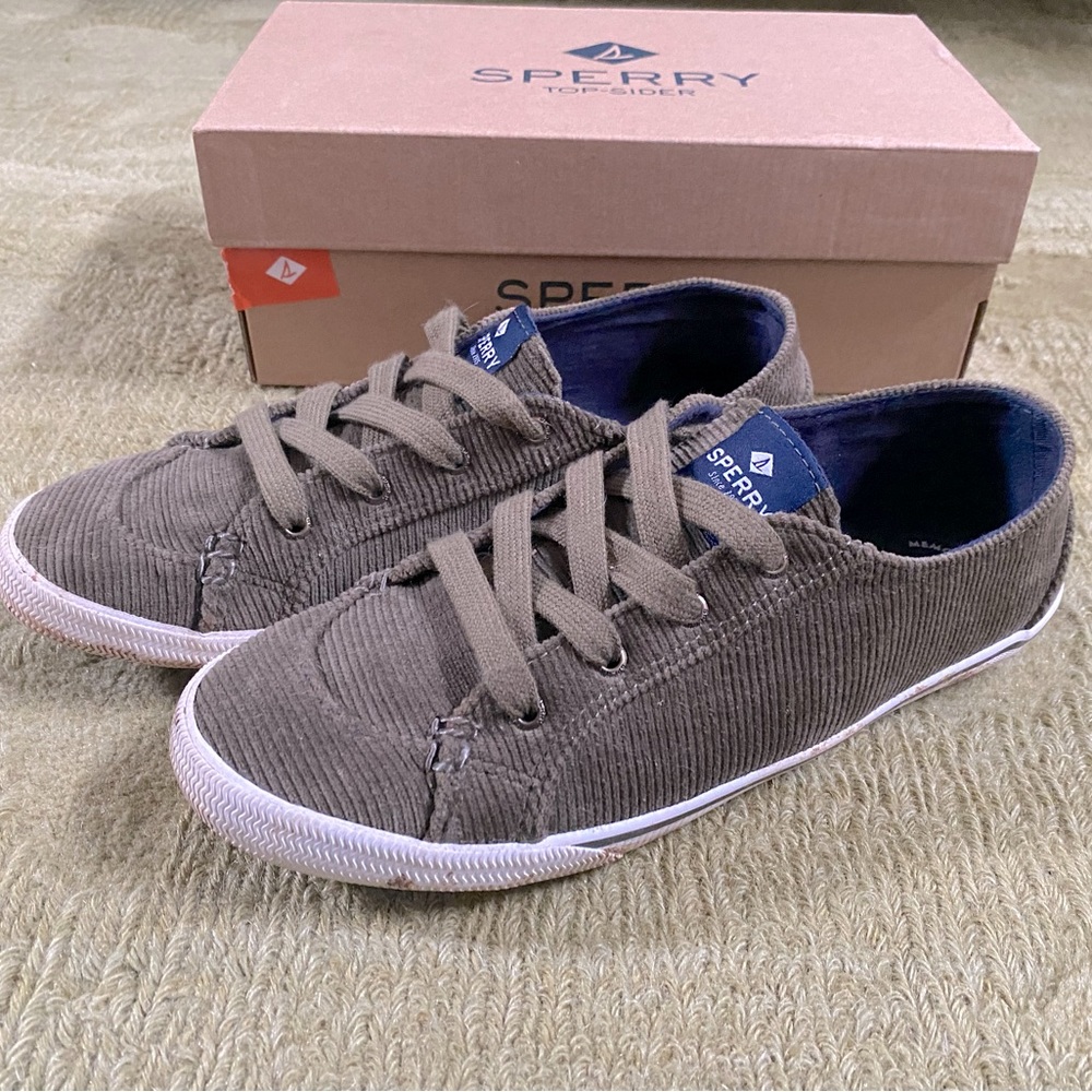 Sperry Lounge LTT Olive Green corduroy sneakers. Size 8.